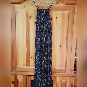 Floral black jumper for women loose fitting. Perfect for the summer!! Brand unkn